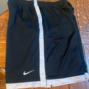 Nike basketball shorts! Size 2XL!